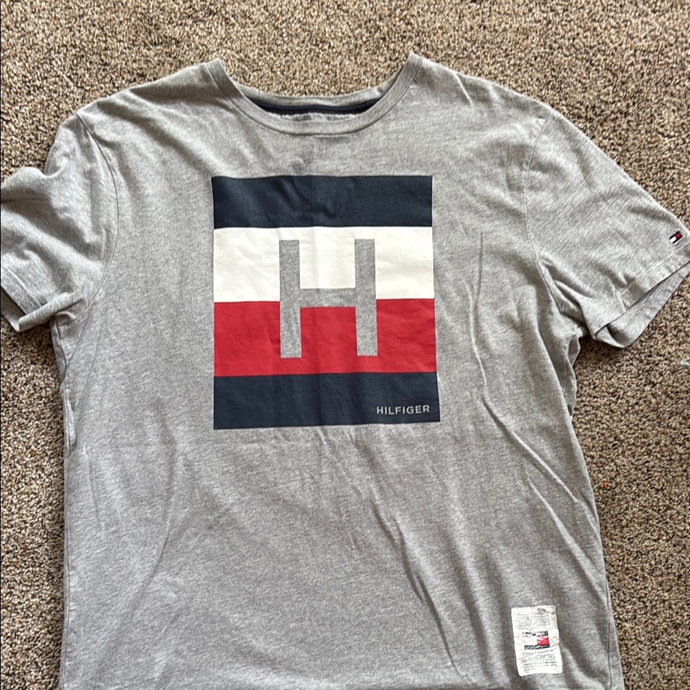 Men’s Tommy Hilfiger tee shirt